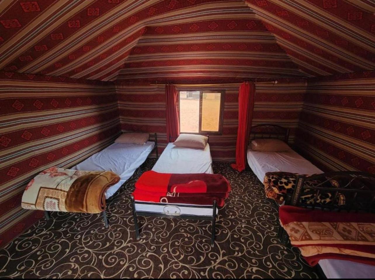 Bedouin Bunch Camp Hotel Wadi Rum Buitenkant foto